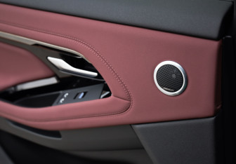 Подержанный автомобиль Land Rover Range Rover Evoque 2024 года (27 фото)