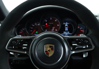 Подержанный автомобиль Porsche Cayenne 2016 года (22 фото)