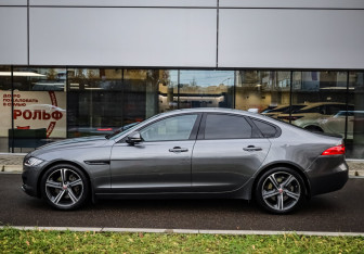 Подержанный автомобиль Jaguar XF Sedan 2016 года (8 фото)