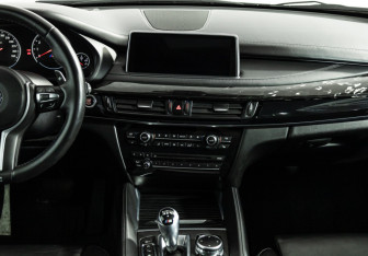 Подержанный автомобиль BMW X5 M 2016 года (14 фото)
