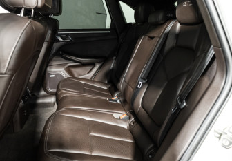 Подержанный автомобиль Porsche Macan 2021 года (10 фото)