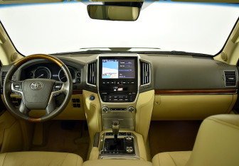 Подержанный автомобиль Toyota Land Cruiser Suv 2015 года (42 фото)