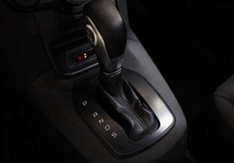 Подержанный автомобиль Ford Fiesta Hatchback 2016 года (16 фото)