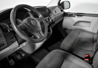 Подержанный автомобиль Volkswagen Caravelle 2011 года (9 фото)