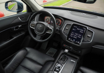 Подержанный автомобиль Volvo XC90 2020 года (10 фото)