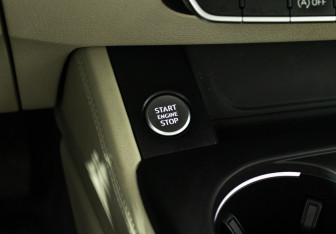 Подержанный автомобиль Audi A4 Sedan 2016 года (18 фото)