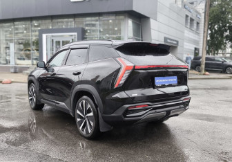 Подержанный автомобиль Geely Atlas 2024 года (6 фото)