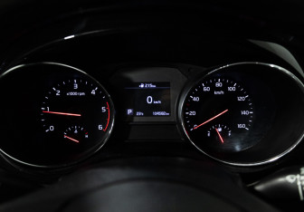 Подержанный автомобиль Kia Carnival 2019 года (12 фото)