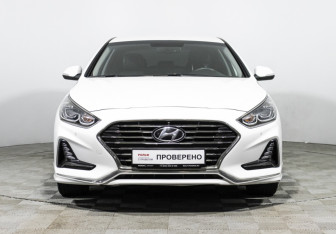 Подержанный автомобиль Hyundai Sonata 2019 года (2 фото)