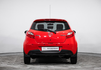 Подержанный автомобиль Mazda Demio 2012 года (6 фото)