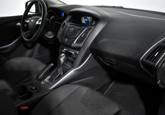 Подержанный автомобиль Ford Focus Wagon 2013 года (13 фото)