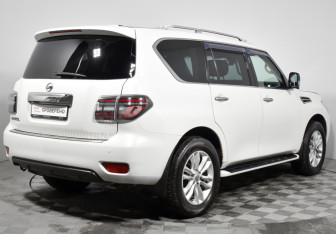 Подержанный автомобиль Nissan Patrol 2011 года (5 фото)