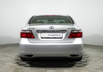Подержанный автомобиль Lexus LS 2008 года (6 фото)