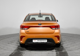 Подержанный автомобиль Kia Rio Sedan 2017 года (6 фото)
