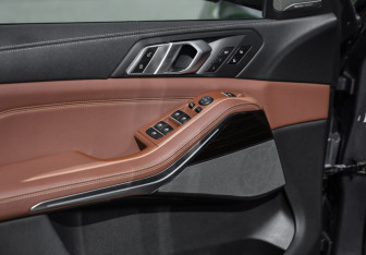 Подержанный автомобиль BMW X5 2019 года (27 фото)