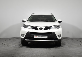 Подержанный автомобиль Toyota RAV4 2015 года (2 фото)