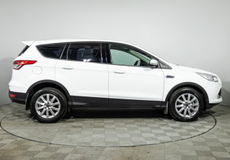 Подержанный автомобиль Ford Kuga 2016 года (4 фото)