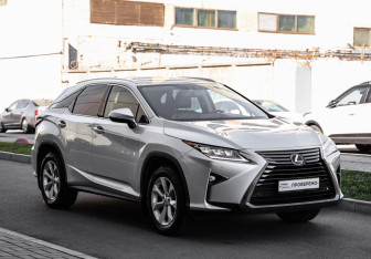 Подержанный автомобиль Lexus RX 2017 года (6 фото)