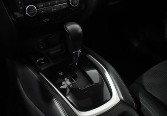 Подержанный автомобиль Nissan X-Trail 2015 года (11 фото)