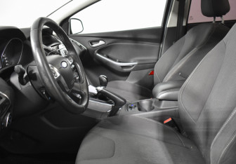 Подержанный автомобиль Ford Focus Sedan 2012 года (10 фото)