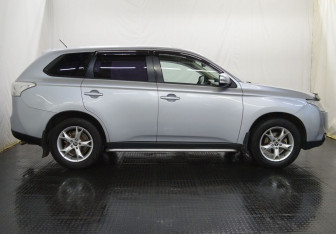 Подержанный автомобиль Mitsubishi Outlander 2012 года (4 фото)