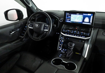 Подержанный автомобиль Toyota Land Cruiser Suv 2021 года (34 фото)