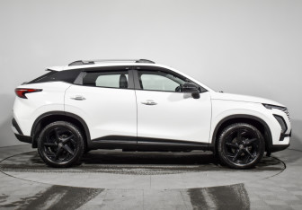 Подержанный автомобиль Omoda C5 2023 года (4 фото)