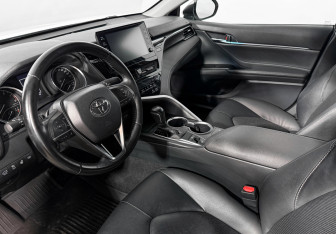 Подержанный автомобиль Toyota Camry Sedan 2021 года (9 фото)