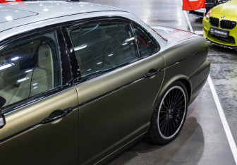 Подержанный автомобиль Jaguar XJ 2008 года (6 фото)