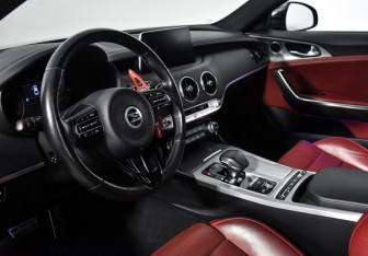 Подержанный автомобиль Kia Stinger 2019 года (9 фото)