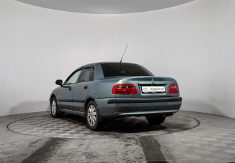 Подержанный автомобиль Mitsubishi Carisma Sedan 2003 года (7 фото)