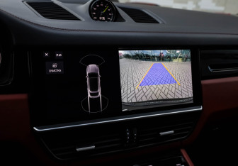 Подержанный автомобиль Porsche Cayenne 2020 года (19 фото)