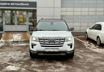 Подержанный автомобиль Ford Explorer 2019 года (2 фото)