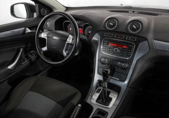 Подержанный автомобиль Ford Mondeo Sedan 2010 года (9 фото)