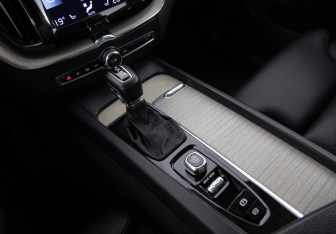 Подержанный автомобиль Volvo XC60 2021 года (15 фото)