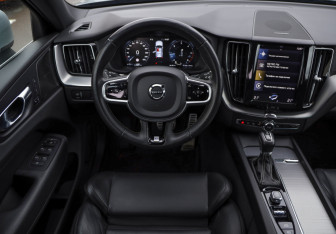 Подержанный автомобиль Volvo XC60 2018 года (10 фото)