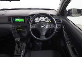 Подержанный автомобиль Toyota Corolla Hatchback 2002 года (8 фото)