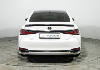 Подержанный автомобиль Lexus ES 2018 года (6 фото)