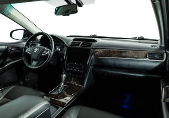 Подержанный автомобиль Toyota Camry Sedan 2018 года (9 фото)