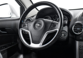 Подержанный автомобиль Opel Antara 2012 года (14 фото)