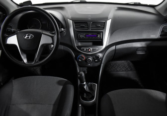 Подержанный автомобиль Hyundai Solaris Hatchback 2012 года (14 фото)