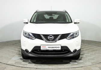 Подержанный автомобиль Nissan Qashqai 2014 года (2 фото)