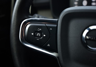 Подержанный автомобиль Volvo XC40 2021 года (13 фото)