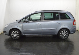 Подержанный автомобиль Opel Zafira Compactvan 2011 года (8 фото)