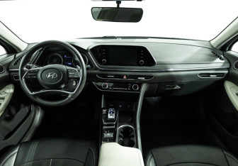 Подержанный автомобиль Hyundai Sonata 2020 года (13 фото)