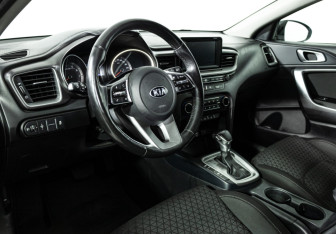 Подержанный автомобиль Kia Ceed Hatchback 2019 года (11 фото)