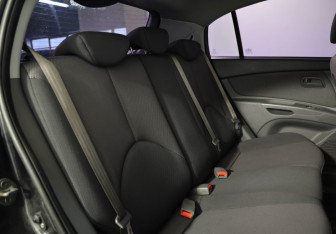 Подержанный автомобиль Kia Rio Hatchback 2007 года (10 фото)