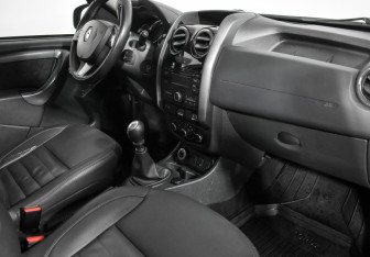 Подержанный автомобиль Renault Duster 2016 года (11 фото)