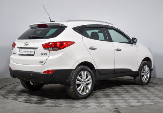 Подержанный автомобиль Hyundai ix35 2012 года (5 фото)