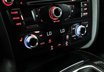 Подержанный автомобиль Audi A4 Sedan 2015 года (15 фото)